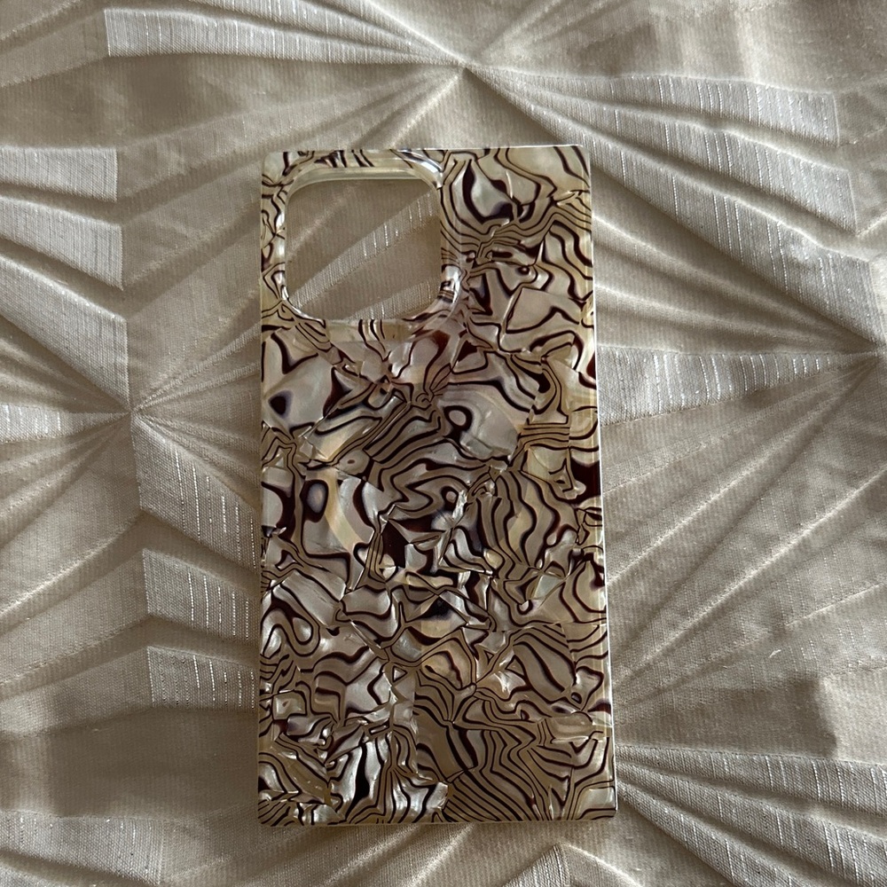 Swirled Pattern   iPhone 14 Pro Max MagSafe
